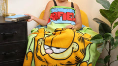 Silver Buffalo Garfield manta colgante, forro polar, 114,3 X 152,4 cm Silver Buffalo Camas y mantas