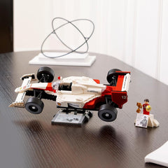 LEGO Icons Juego de modelos de auto Mclaren MP4/4 y Ayrton Senna, kit de auto de carreras de F1 para adultos con minifigura de corredor, coleccionable, idea de regalo para hombres, mujeres, él y ella 10330 Juegos de construcción Besuche den LEGO-Store