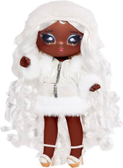 ¡N / A! ¡N / A! ¡N / A! Serie SurpriseCozy – Evie VON HOO – Schneeule Modepuppe aus softe Plüsch mit weissen Haaren, Mütze, Outfit und Flauschiger Anhäntagetasche – Tolles Geschenk für Kinder ab 5 Jahren 119357EUC