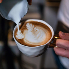 Espresso Nr. 10 de la Coffee858 - Amestec de espresso puternic și picant, format din 70% boabe Arabica din Brazilia și 30% Robusta - Ambalaj de înaltă calitate (320g) - Cadou original