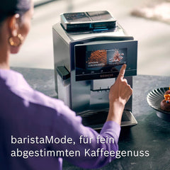 Espressor automat Siemens EQ900, ecran TFT color mare, 2 recipiente pentru boabe, 36 de băuturi calde și reci, cafea rece, super silențios, funcție pentru două cești, control prin aplicație, oțel inoxidabil, TQ907D03