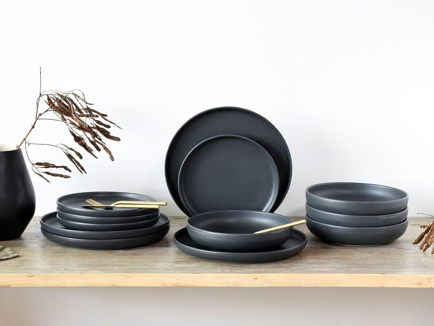 Creatable, 22979, Serie Uno BLACK, 12-Teiliges Geschirrset, Teller Set Aus Steinzeug, Spülmaschinen- Und Mikrowellengeeignet, Made in Portugal Seturi vesela masa Naty Shop