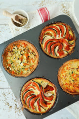 Hamburgerbrötchen, Perforiert, Antihaftbeschichte, 4 Runde Mulden Mit Je 12 Cm, Pfannengröße 28 X 28 Cm, 2.5 Cm Tief, Mittelgroß, Schwarz Moldes y bandejas para repostería Naty Shop