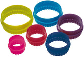 Set de forme pentru biscuiți Colourworks, 6 piese, netede și striate – colorate, rotunde