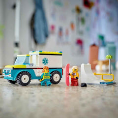 LEGO City Ambulancia y snowboarder, set de juego de ambulancia con coche de juguete y 2 minifiguras, figura de snowboarder y paramédico, regalo imaginativo para niños y niñas a partir de 4 años 60403 Juegos de construcción Besuche den LEGO-Store