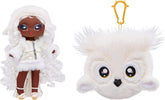 ¡N / A! ¡N / A! ¡N / A! Serie SurpriseCozy – Evie VON HOO – Schneeule Modepuppe aus softe Plüsch mit weissen Haaren, Mütze, Outfit und Flauschiger Anhäntagetasche – Tolles Geschenk für Kinder ab 5 Jahren 119357EUC