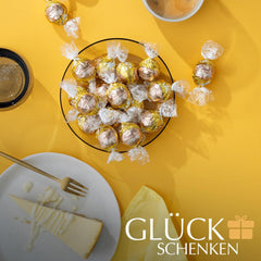 Chocolate Lindt | Bolsa de tarta de queso LINDOR | 1 kilogramo | 80 bolas de chocolate con leche blanco con relleno de tarta de queso que se derrite en la boca | Regalo de chocolate para compartir