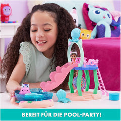 Casa de păpuși a lui Gabby, set de joacă Purific Pool Party cu figurine Gabby și Meerkat și cameră Deluxe, copt cu Cakey, bucătărie cu Kuchi (ENGL. Cakey)