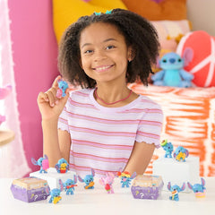 Just Play Minifiguras coleccionables de Disney Stitch, paquete sorpresa, figuras coleccionables grandes de 5 cm, los estilos pueden variar, juguetes para niños a partir de 3 figuras de acción Naty Shop