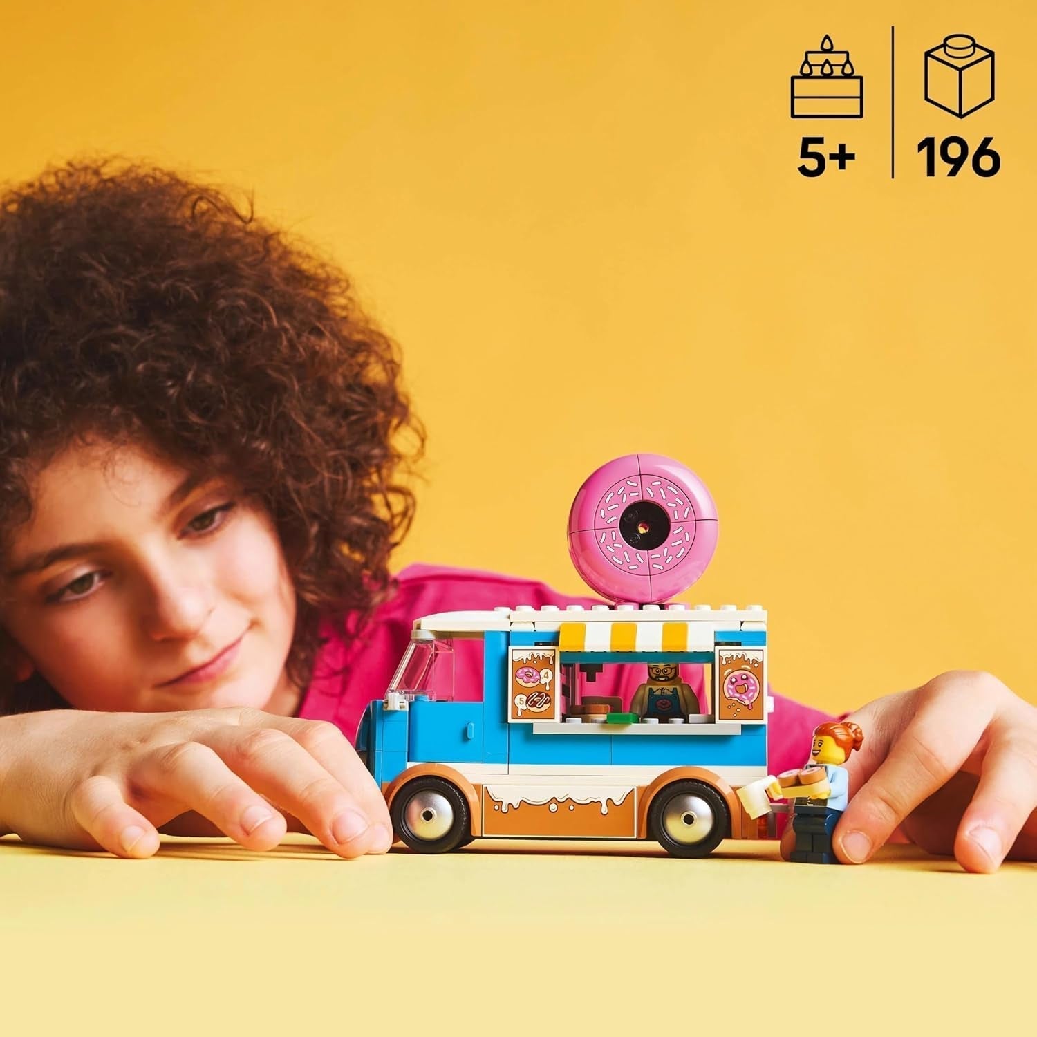 LEGO City Donut Truck - Camion de mâncare de jucărie cu 2 minifigurine de poliție - Jucărie de construcție pentru băieți și fete cu vârsta peste 5 ani - Idee de cadou pentru ziua de naștere și sărbători 60452 Seturi de constructie Besuche den LEGO-Store