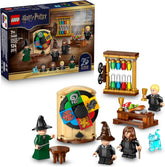 LEGO Harry Potter Schloss Hogwarts: Auswahlzeremonie mit dem Sprechenden Hut - Patronus, Hermine und Draco Malfo Minifiguren mit Zauberstäben, Spinnrad - Geschenk für Kinder ab 7 Jahren - 76460