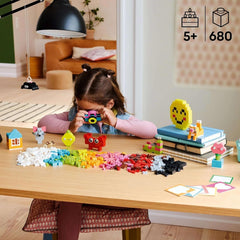 LEGO Classic Creative Fun Box, Ladrillos de construcción de colores para juegos de rol imaginativos, Set de construcción para principiantes, Juguetes para niñas y niños a partir de 5 años, Modelos reconstruibles 11042 Juegos de construcción Besuche den LEGO-Store