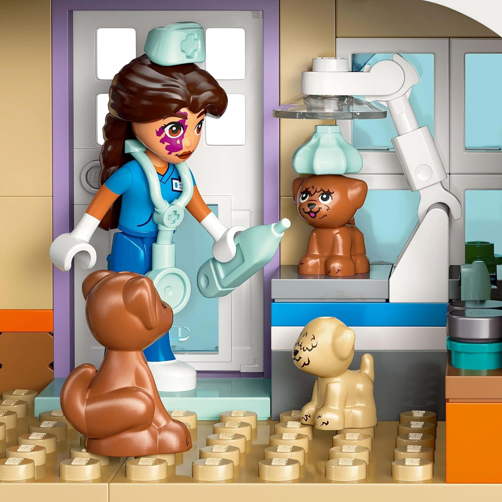 LEGO Friends Gabinete veterinario para caballos y mascotas, set de construcción y juego para juegos de rol imaginativos con 3 minifiguras y 5 figuras de animales, idea de regalo para niñas de 7 años 42651 Juegos de construcción Besuche den LEGO-Store