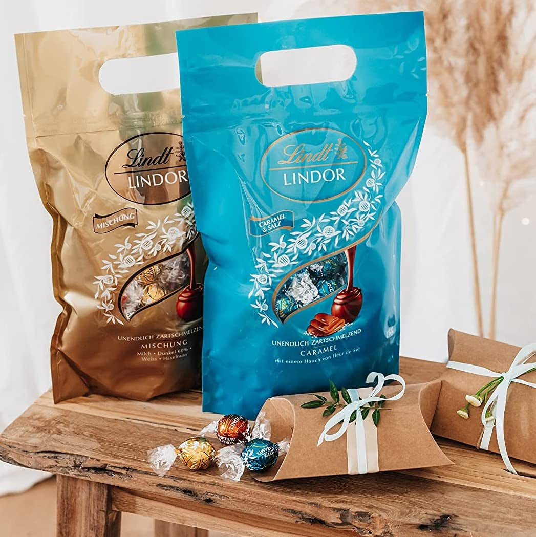 LINDOR bolitas de chocolate con caramelo salado | aprox. 80 bolas de chocolate con leche con relleno de caramelo salado | Paquete a granel y bolas de chocolate Marc de Champagne | 700 gramos