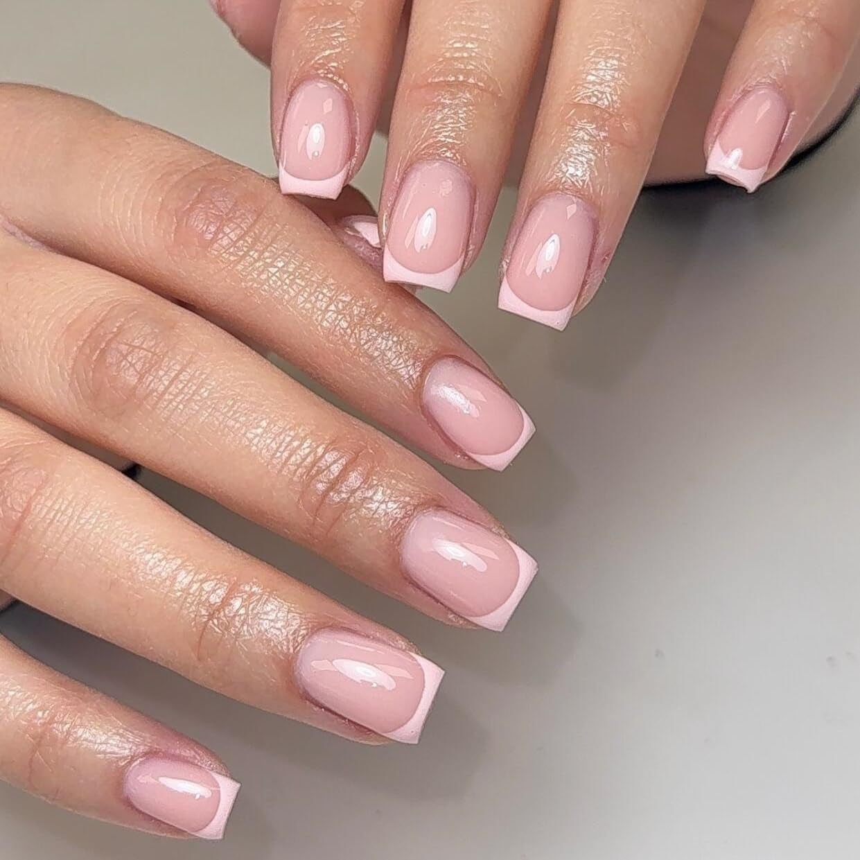 Unghii lungi cu vârf franțuzesc, aurii, cu sclipici, de lipit pe unghii lungi și pătrate, set unghii false cu vârf franțuzesc strălucitor, unghii artificiale pătrate pentru femei, 24 de bucăți