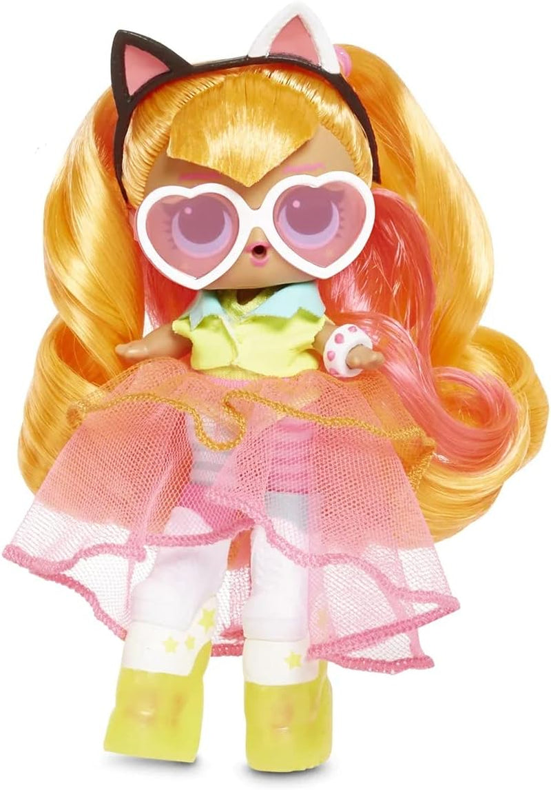 LOL Surprise! 570776E7CAZ JK Mini Păpușă la Modă - 15 Surprize, Haine și Accesorii - Articole de Colecție - Neon QT