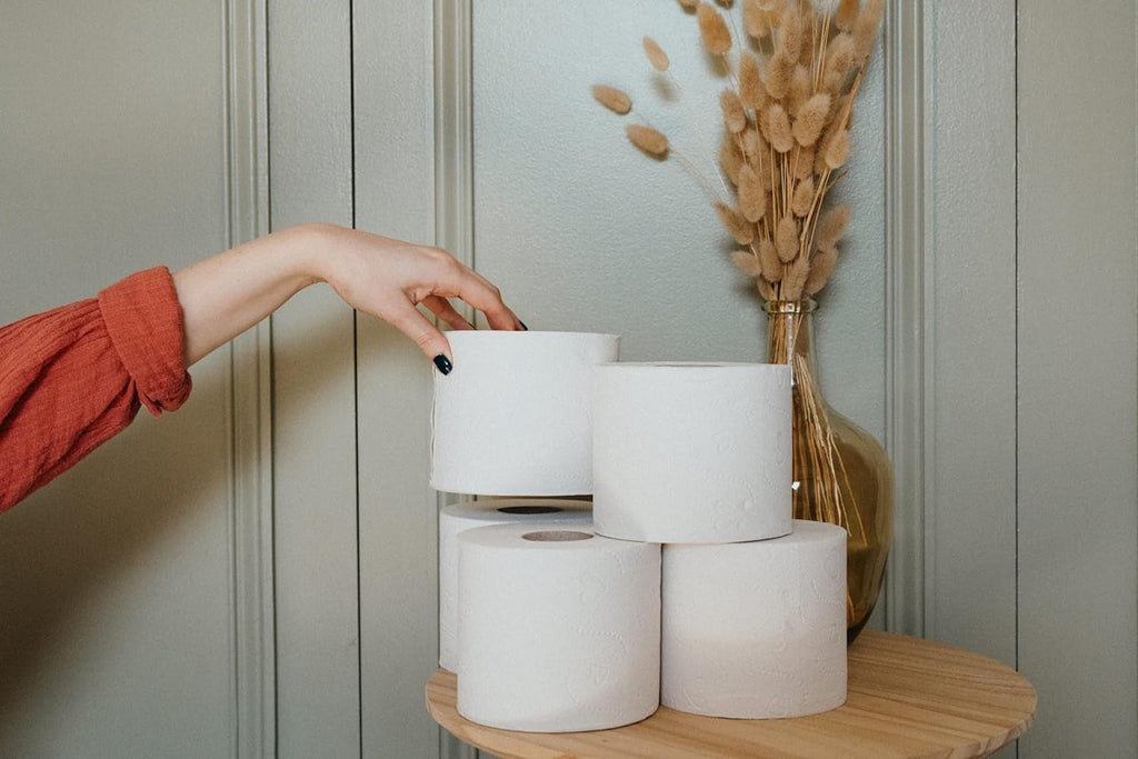 - Hârtie igienică 3 straturi - 3 straturi - hipoalergenică (certificată Dermatest) și ecologică (certificată Fsc) - 4 role comprimate = 8