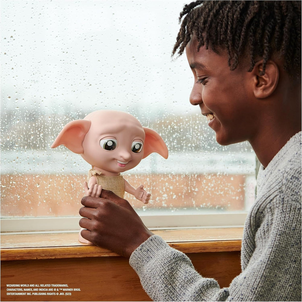 Wizarding World Harry Potter - Muñeco Interactivo Dobby Elfo Doméstico con Más de 30 Sonidos, Frases y Movimientos, Alemán-Italiano, Juguete para 6 años, Fan Article Muñecas Naty Shop