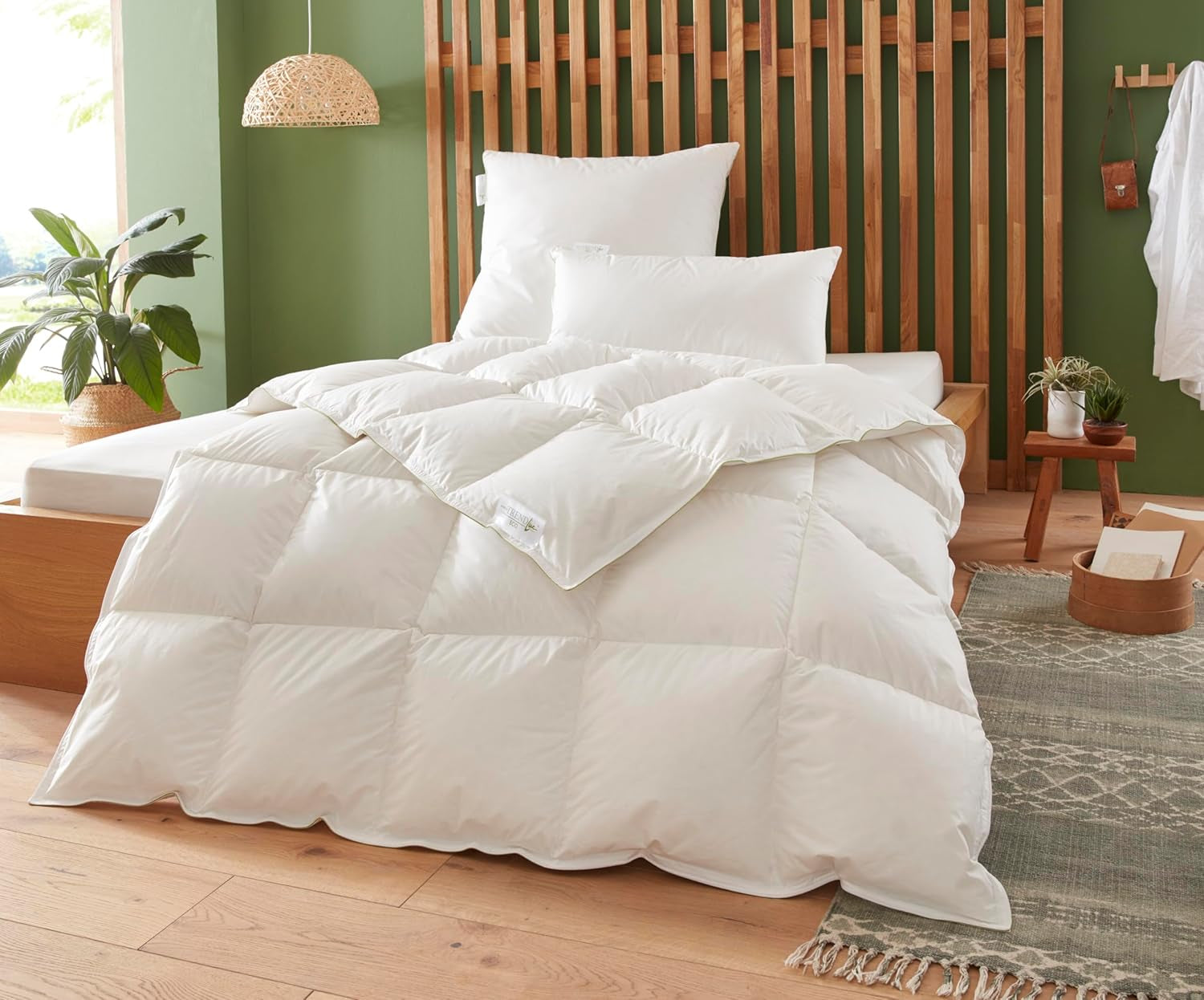 Badenia Trendline Eco plapumă caldă cu 90% puf și 10% pene clasa I, 135 X 200 cm, alb, certificat Öko-Tex, produs în conformitate cu standardul de calitate german Plapumi si pilote Naty Shop 135 X 200 Cm Plapumă medie pentru toate anotimpurile