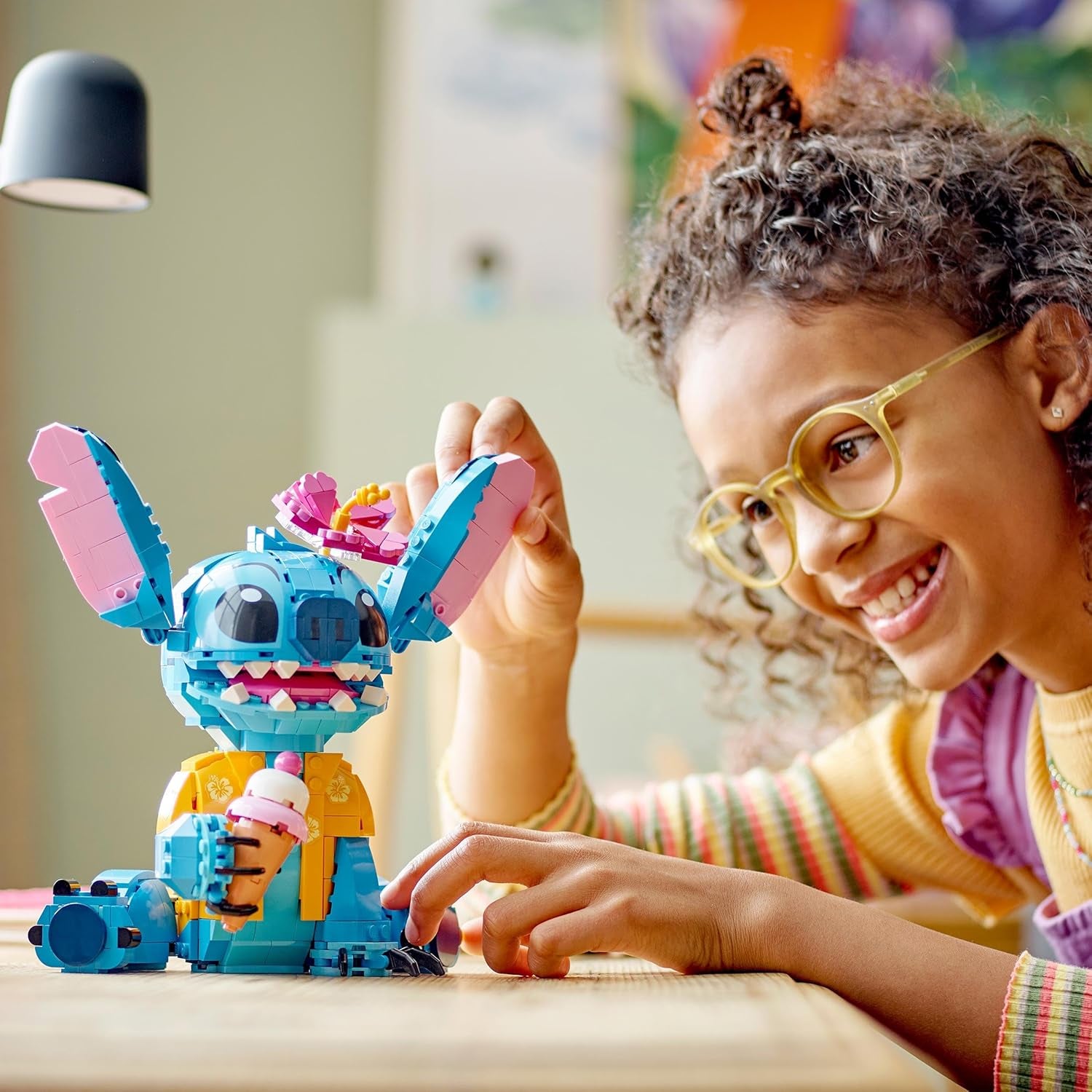 Lego | Disney Stitch Spielzeug - Figur zum Spielen und Sammeln mit Einer Eistüte und Einer decorativoen Blume - Geschenk für Mädchen, Jungen und Lilo & Stitch Filmfans ab 9 Jahren - 43249