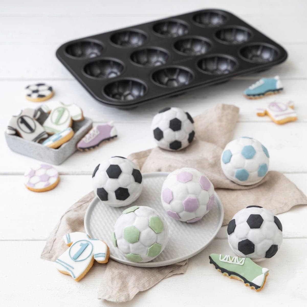 Zenker 12Er Muffinform – Muffinbackblech Für Muffins Und Cupcakes Aus Der Serie Soccer Baking– Hitzebeständiges 12Er Muffinblech Mit Antihaftbeschichtung, Schwarz Moldes y bandejas para hornear Naty Shop