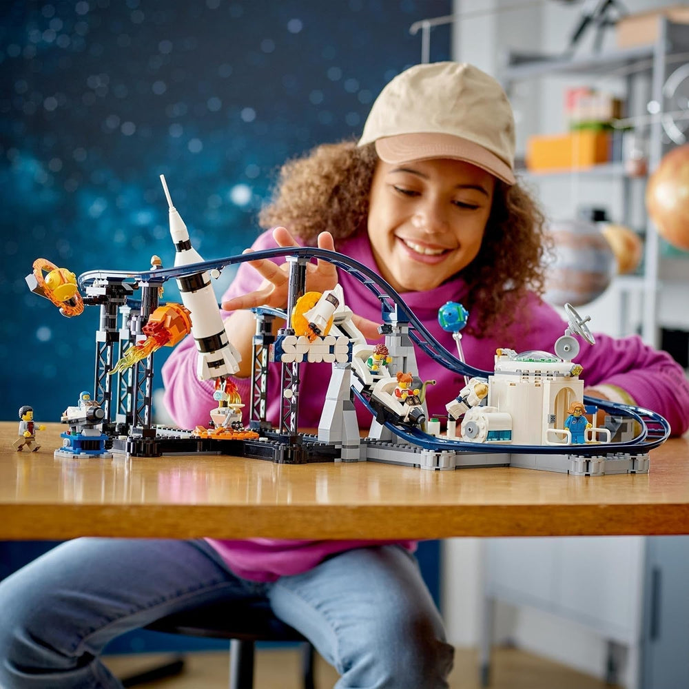 LEGO 31142 Creator Kit de juguetes de montaña rusa espacial 3 en 1 para niños con carros funcionales, se convierte en una torre de caída libre o carrusel con cohetes y ladrillos brillantes Juegos de construcción Besuche den LEGO-Store