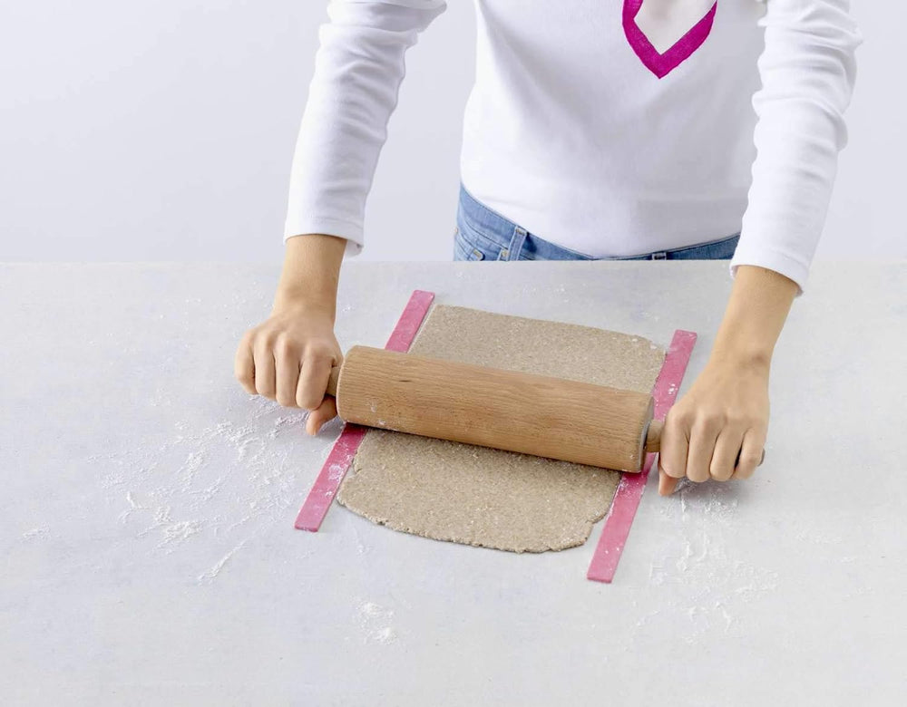 Betty Bossi Cracker Roller, el utensilio de cocina ideal para preparar Knäckebrot y Crackern für raffiniertes Fingerfood. Teigschneider mit tollen Rezeptideen.