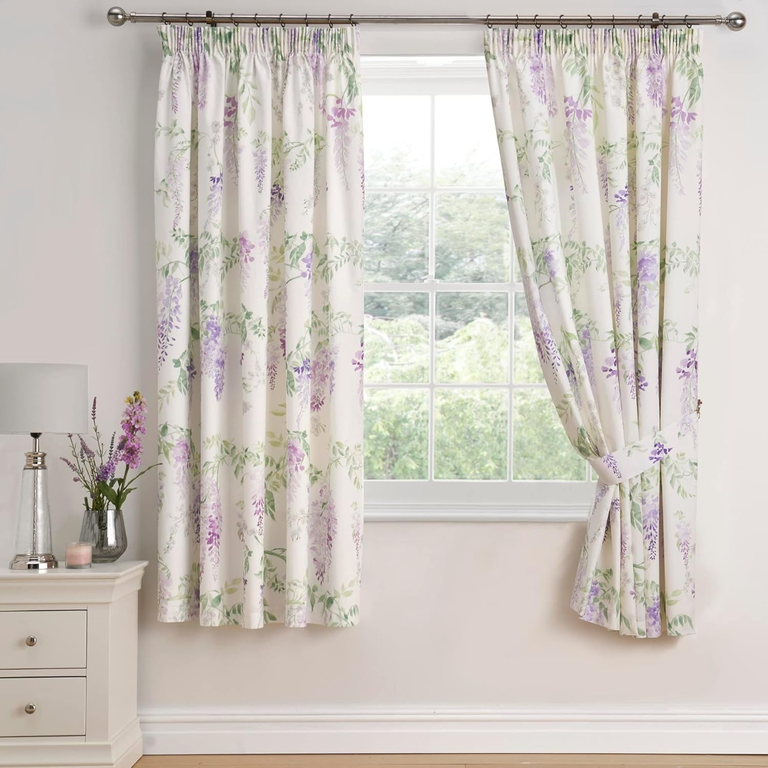 Dreams & Drapes Design - Wisteria - Funda de cama acolchada - 200 cm x 230 cm en rosa DREAMS AND DRAPES Camas y fundas lila H183 X W168 cm (paquete de 1)