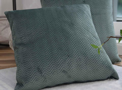 Cutie pentru perdele Pernă Pernă decorativă Lxw 45X45 Cm Verde Jacquard "Greta" Cu design în formă de heringbone Închidere cu fermoar ușor de întreținut Umplutură moale 320G - Varietate de culori, 2023510 Perne calatorie Naty Shop Salutări