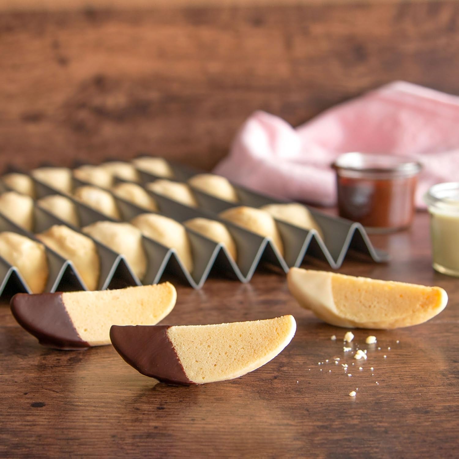 Tavă de copt STÄDTER we love baking Wolfszahn, 37x33 cm, strat antiaderent, fără PFAS, potrivită exact pentru tava de copt Städter, rezistentă la temperaturi de până la 230°C