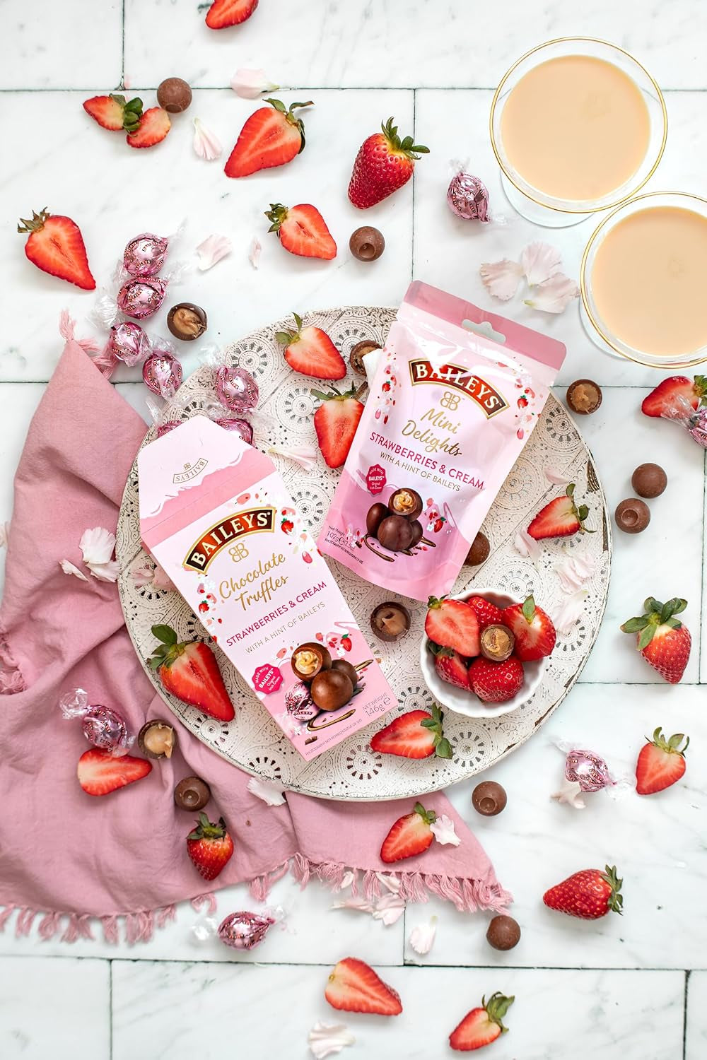 Baileys Chocolate Mini Delights Strawberries & Cream | 1 X 102 G | Zartschmelzende Mini-Pralinen | Pralinen Geschenk | Gefüllt Mit Baileys Likör Naty Shop