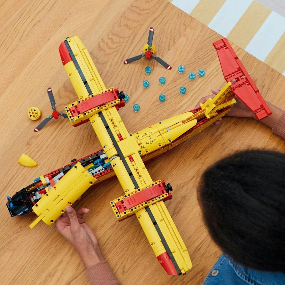 LEGO 42152 Technic Firefighting Plane Fireplane Jucărie ca idee de cadou pentru copii de la 10 ani, jucărie de construcție și decorare pentru grădiniță Seturi de constructie Besuche den LEGO-Store