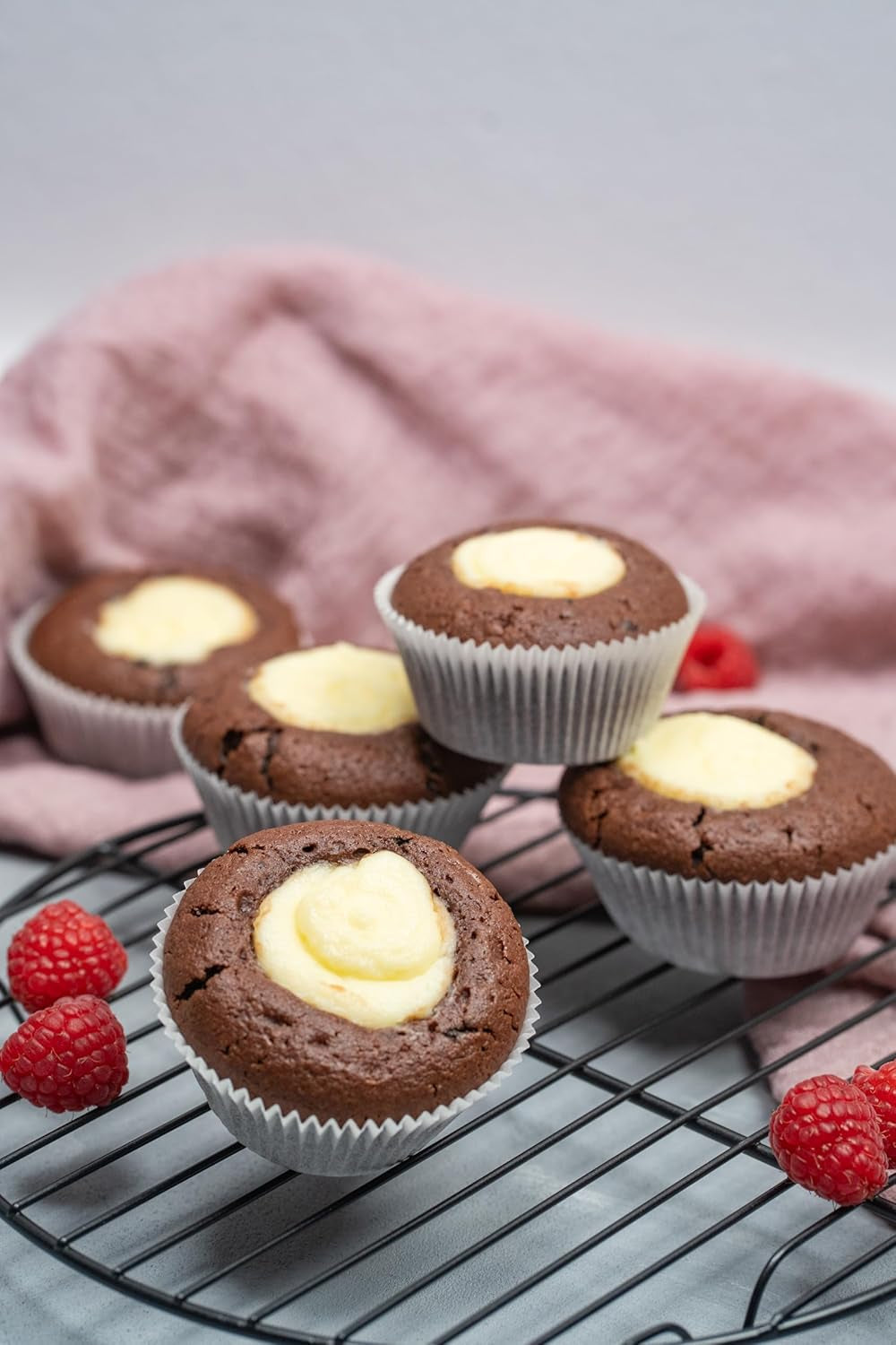 RUF Cheesecake-Muffins Backmischung, American Style Muffins Mit Cremiger Füllung, Einfache Zubereitung, 12 Muffin-Förmchen Inklusive Naty Shop