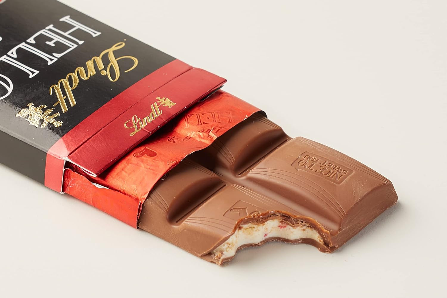 Lindt HOLA Tarta de queso con fresas y chocolate | Barra 100g | Chocolate con leche con relleno de crema de quark de fresa | Barra de chocolate | Regalo de chocolate (paquete de 5)