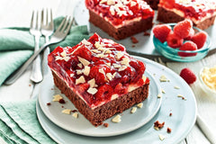 RUF Kleiner Himbeer-Schokokuchen, Mini-Kuchen Mit Feiner Puddingcreme, Himbeeren Und Weißen Schokoraspeln, Inkl. Backform, 1X252G Mezcla para hornear y cocinar Naty Shop