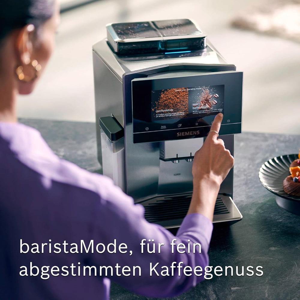 Espressor automat Siemens EQ900, ecran TFT color mare, 2 recipiente pentru boabe, 36 de băuturi calde și reci, cafea rece, super silențios, funcție pentru două cești, control prin aplicație, oțel inoxidabil, TQ907D03
