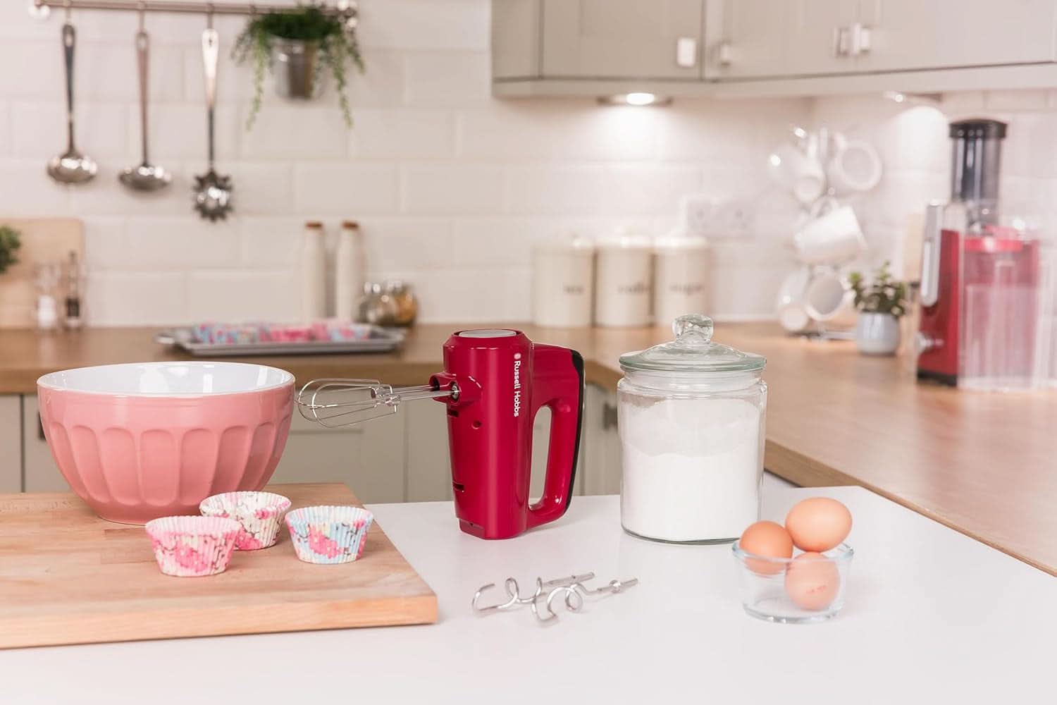 Batidora de mano Russell Hobbs [Handrührgerät] Desire Rot (5 Geschwindigkeitsstufen+Turbofunktion, 2 Spülmaschinengeeignete Rührbesen & Knethaken, Auswurftaste, Aufrechte Parkposition) Handrührer 24670-56 Cocina Naty Shop