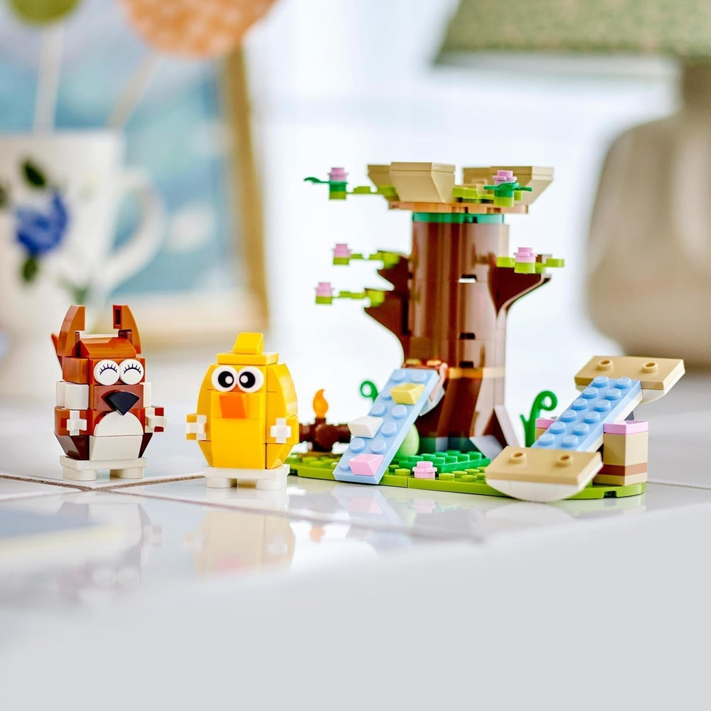 LEGO Spring Parque infantil para animales, Set de construcción de pájaros y ardillas, Set de casa en el árbol para niños, Idea de regalo para niños y niñas de 8 años, Set de animales, Figuras de animales de juguete 40709 Juegos de construcción Beuche den LEGO-Store