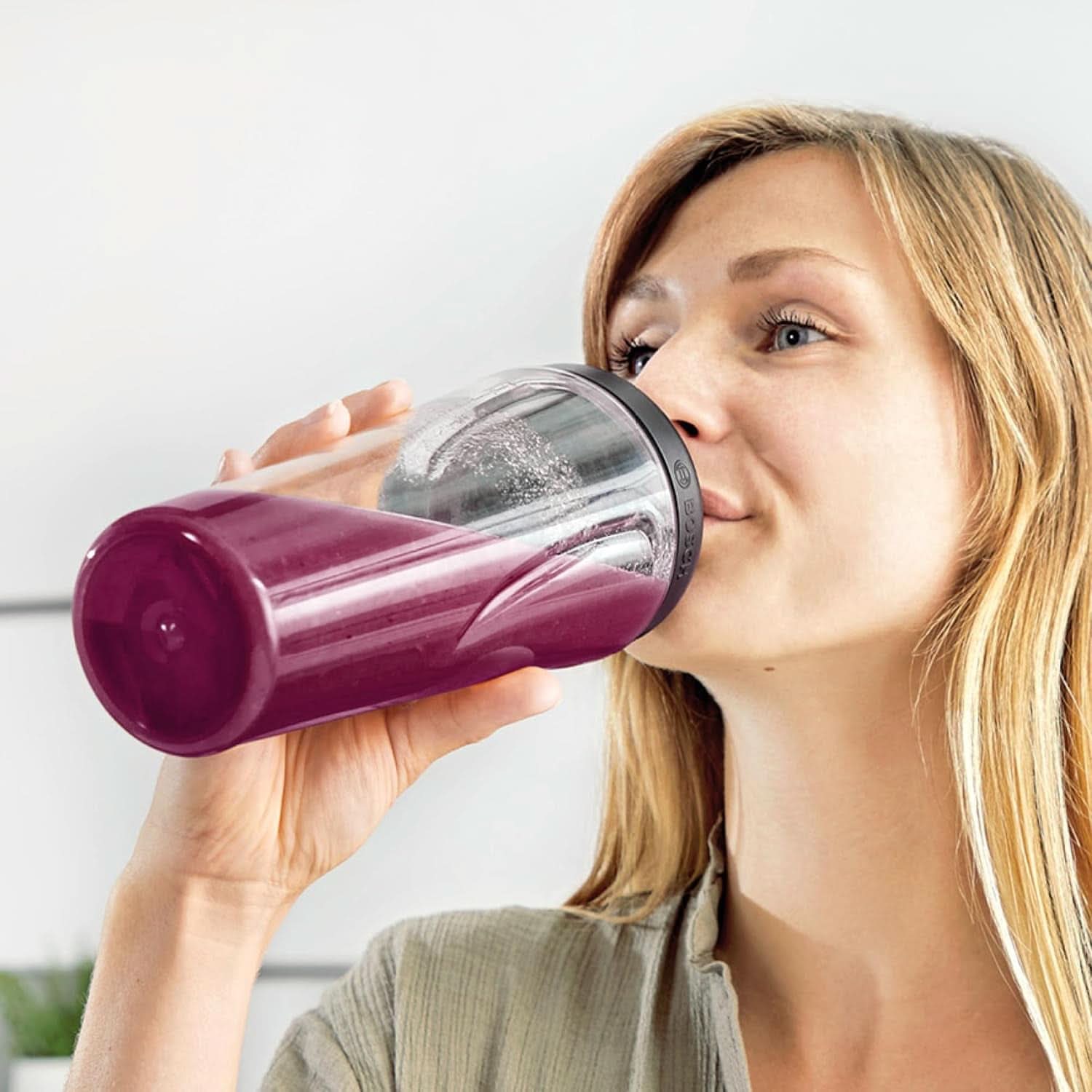 Bosch Minibatidora con base Vitapower Serie 2 MMB2111S, Batidora de alta velocidad, Bis Zu 40.000 rpm, Tritan Togo-Flasche 0,6 L, Trinkdeckel, Bruchsicher, Spülmasch.Geeignete Teile, 450W, Plata/Negro Cocina Naty Shop