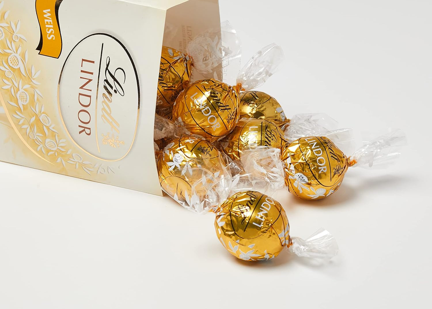 Bolitas de chocolate blanco Lindt LINDOR | Bolsa de 137g | Aprox. 10 bolitas de chocolate blanco con relleno que se deshace en la boca | Set de regalo de chocolate | Set de regalo de chocolate (paquete de 2)