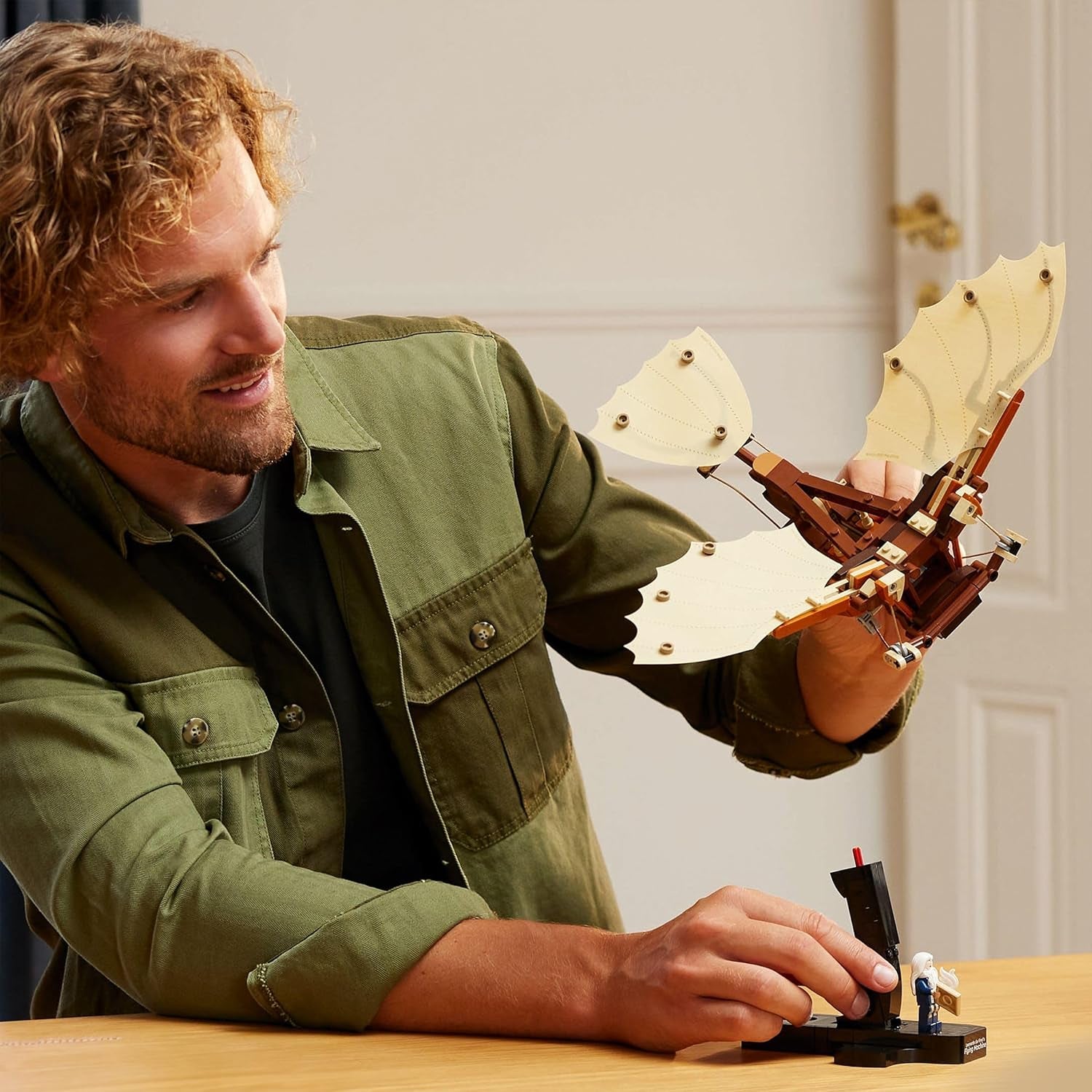 LEGO Icons Leonardo da Vincis Fluggerät mit schlagenden Flügeln - Minifigura y soporte incluidos - Bauset für Erwachsene - Deko-Set für Zuhause - Giftidee - 10363