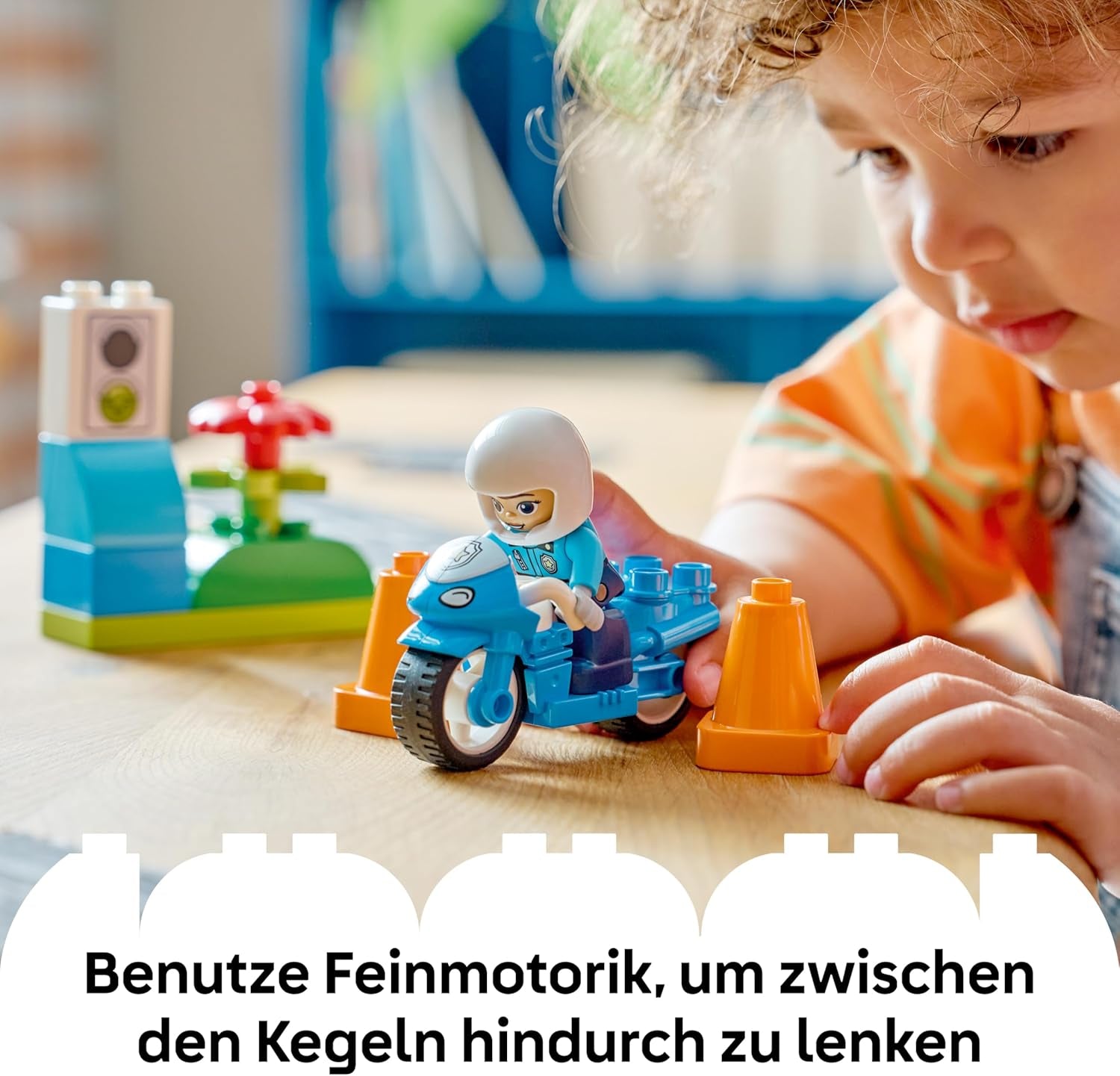 LEGO DUPLO Moto de policía azul - Lernspielzeug zur Förderung der Motorik für Kleinkinder - incl. Motorrad, Polizisten Figur und Verkehrsampel - Geschenk für Jungen und Mädchen ab 2 Jahren - 10471