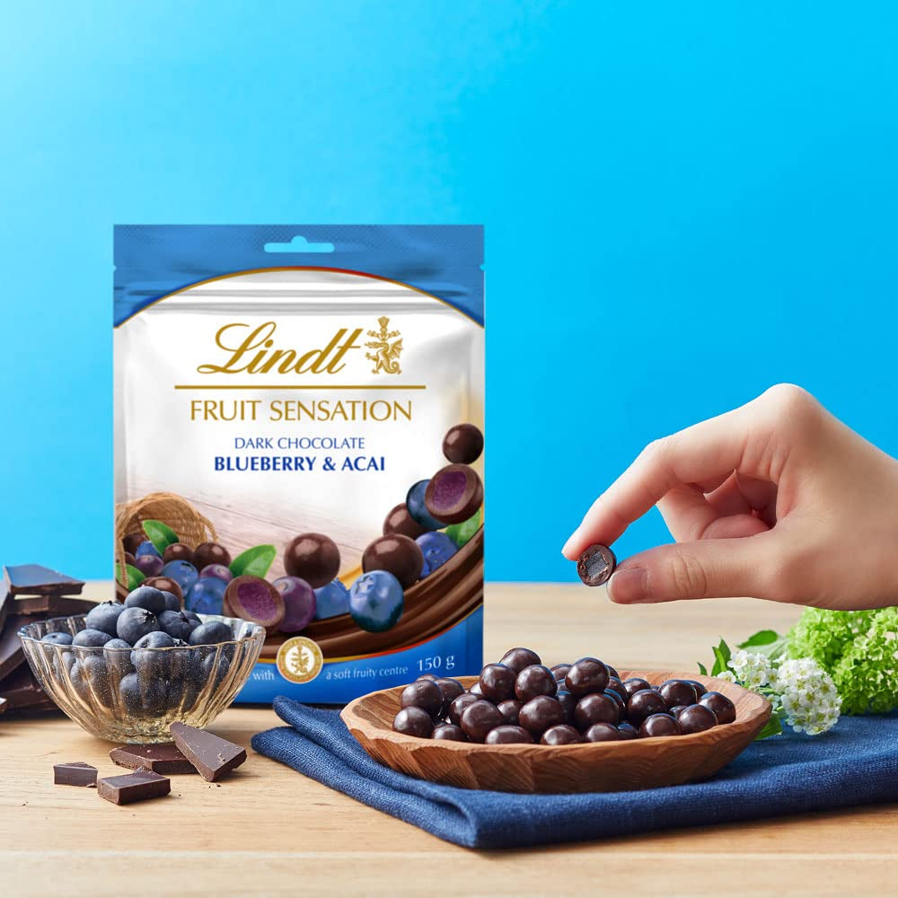Lindt Chocolate Sensation Fruta Arándano y Acai | 150 gramos | Esfera de chocolate negro con relleno refinado de frutas a base de manzana | Regalo de chocolate | regalo de chocolate