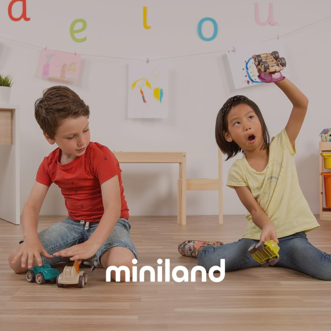 Miniland Set Puppenkleidung 32cm, camiseta girgeltes mit Latzhose und Mütze, Übergangszeit
