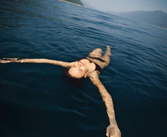 Kneipp Aroma, aditivo para el baño con extracto de árnica y aceites esenciales naturales de las especies Cabreuva, Romero y Pinus, 400 ml Naty Shop