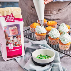 Funcakes Mix Für Enchanted Cream®: Einfach Zu Berübenende, Sehr Leichte Und Flauschige Schneeweiße Creme, Perfekt Zum Füllen Und Abdecken Von Kuchen Oder Als Belag Für Cupcakes, Halal., 900 G Mezcla para hornear y cocinar Naty Shop