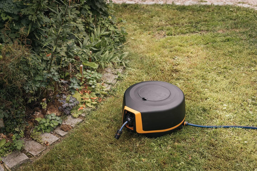 Fiskars Waterwheel XL, Set de udare all-inclusive, Rază totală de acțiune de 25 m, Retragere automată, Furtun de grădină universal (Ø 13 mm), Conector universal pentru robinet, Negru/Portocaliu, Seria X, 1067549