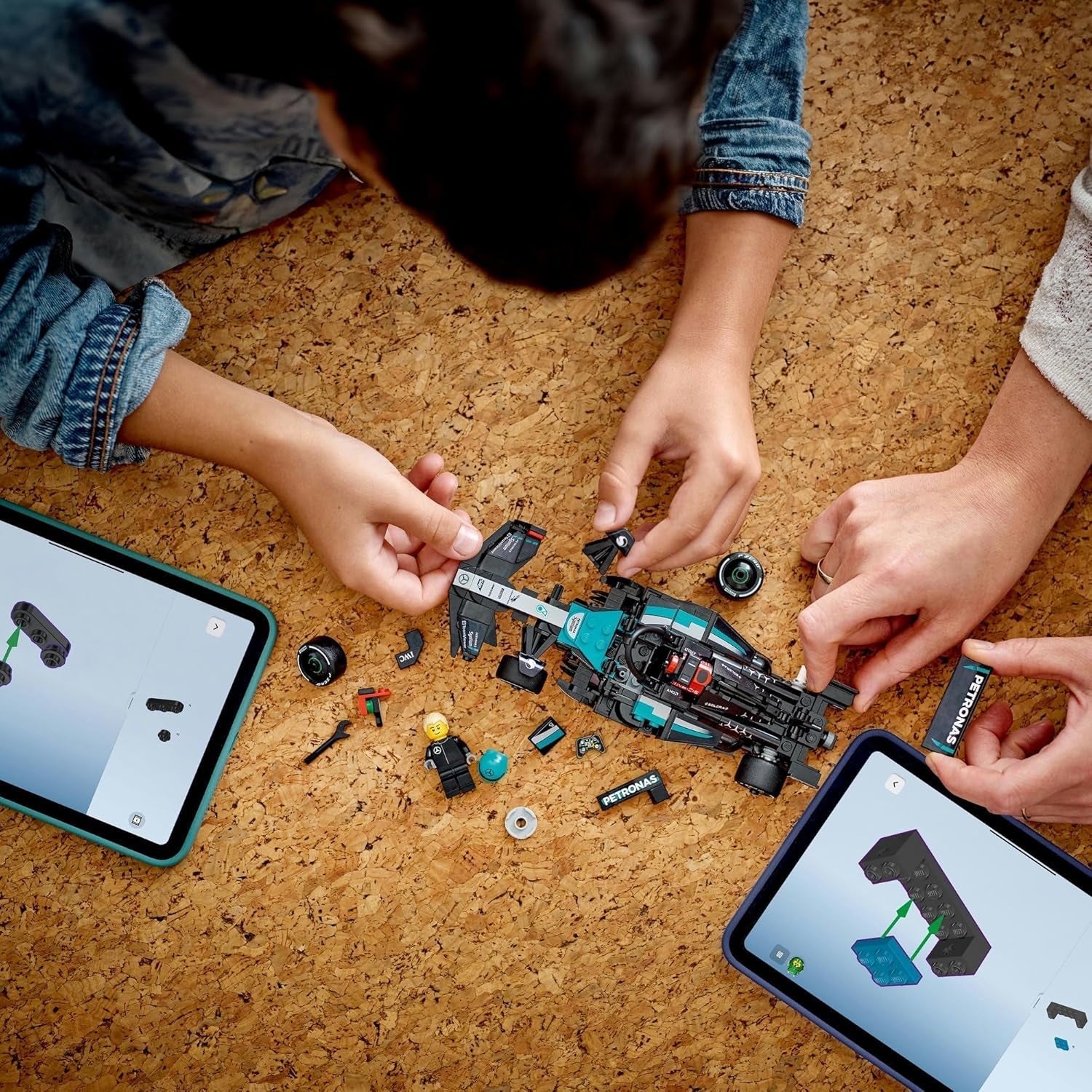 LEGO Speed Champions Coche de carreras Mercedes-Amg F1 W15 - Juguete con minifigura de Fórmula 1 - Modelo de coche coleccionable y para construir - Regalo para niños y niñas mayores de 10 años o fans adultos 77244 Juegos de construcción Besuche den LEGO-Store