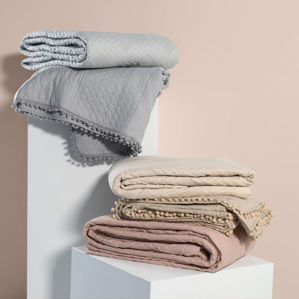 Ameliahome Colcha con pompones 220X240 Cm Colcha de doble cara Acolchado ultrasónico Poliéster Gris Meadore Camas y mantas Besuche den AmeliaHome-Store