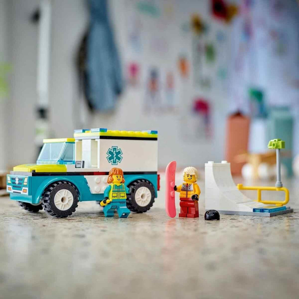 LEGO City Ambulancia y snowboarder, set de juego de ambulancia con coche de juguete y 2 minifiguras, figura de snowboarder y paramédico, regalo imaginativo para niños y niñas a partir de 4 años 60403 Juegos de construcción Besuche den LEGO-Store